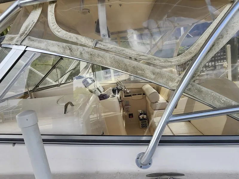 Express cruiser side windows