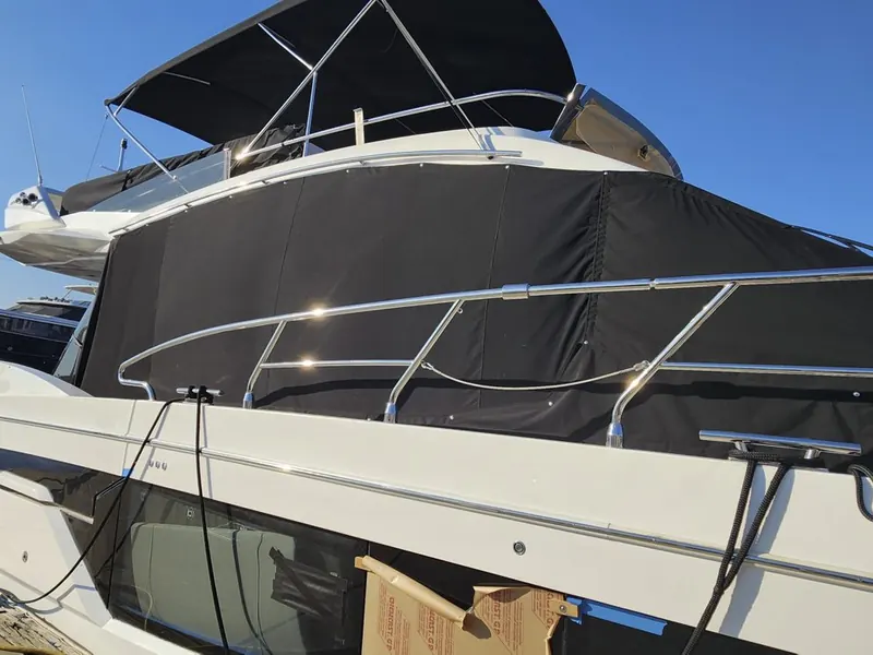 Flybridge yacht at the dock